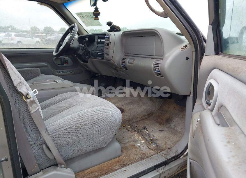 Photo 5 of 1999 Chevrolet Tahoe LS (VIN 1GNEK13RXXJ494072)