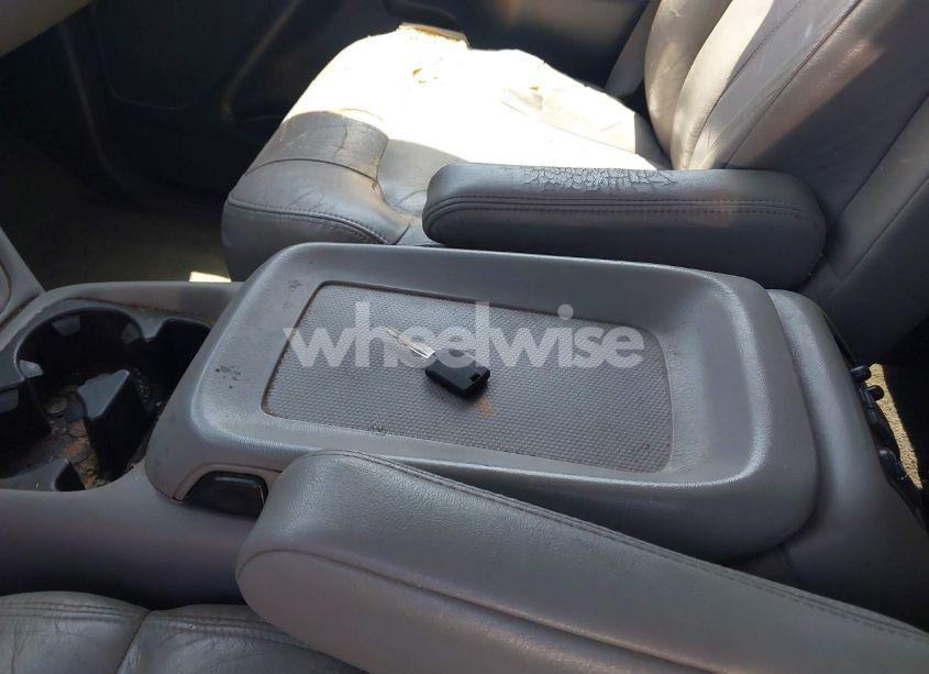 Photo 11 of 2001 Chevrolet Tahoe LT (VIN 1GNEK13T01J115096)