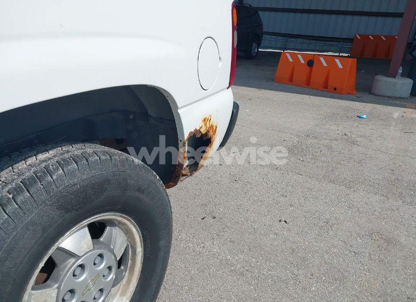 Photo 6 of 2001 Chevrolet Tahoe LS (VIN 1GNEK13T01J287838)