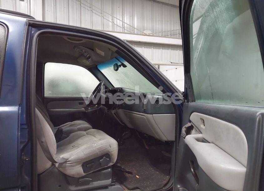 Photo 5 of 2001 Chevrolet Tahoe LS (VIN 1GNEK13T01R120820)