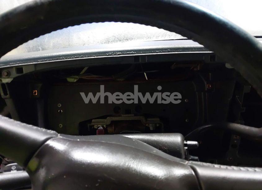 Photo 7 of 2001 Chevrolet Tahoe LS (VIN 1GNEK13T01R120820)