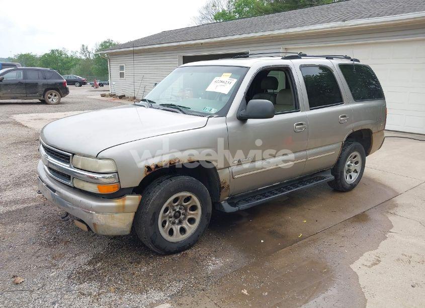 Photo 2 of 2001 Chevrolet Tahoe LT (VIN 1GNEK13T01R128643)