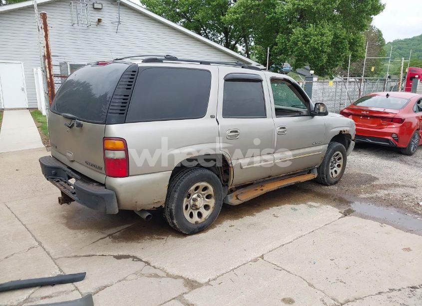 Photo 4 of 2001 Chevrolet Tahoe LT (VIN 1GNEK13T01R128643)