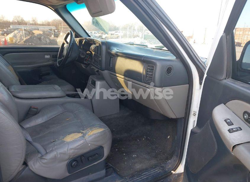 Photo 5 of 2001 Chevrolet Tahoe LT (VIN 1GNEK13T01R175168)