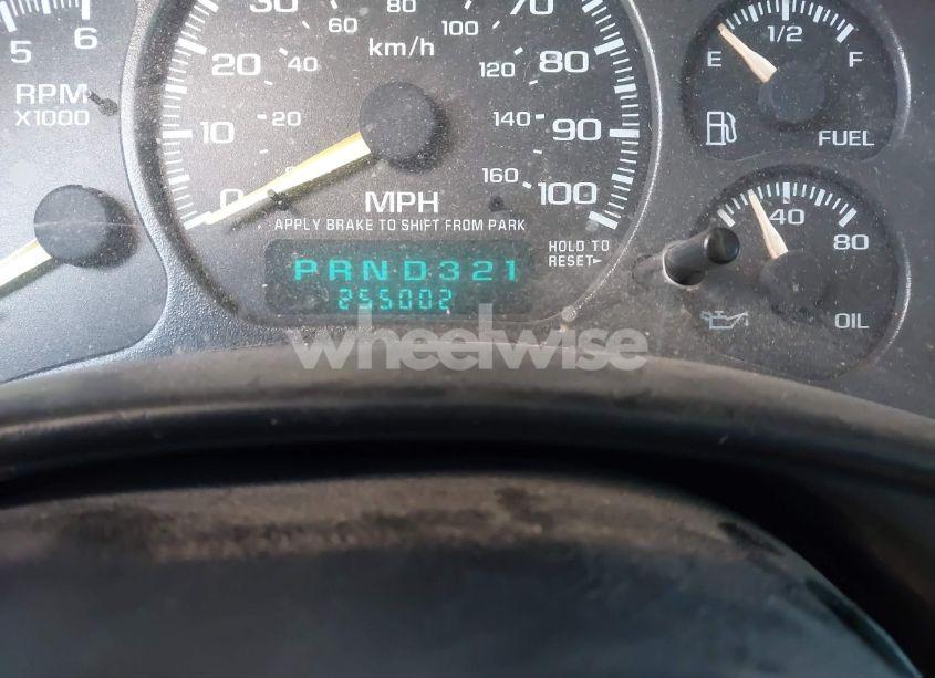 Photo 7 of 2001 Chevrolet Tahoe LT (VIN 1GNEK13T01R175168)