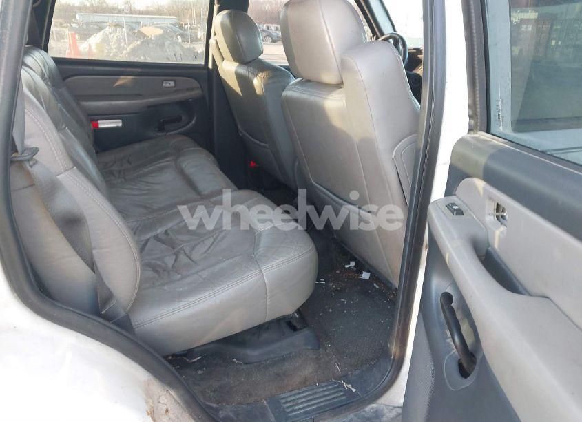 Photo 8 of 2001 Chevrolet Tahoe LT (VIN 1GNEK13T01R175168)