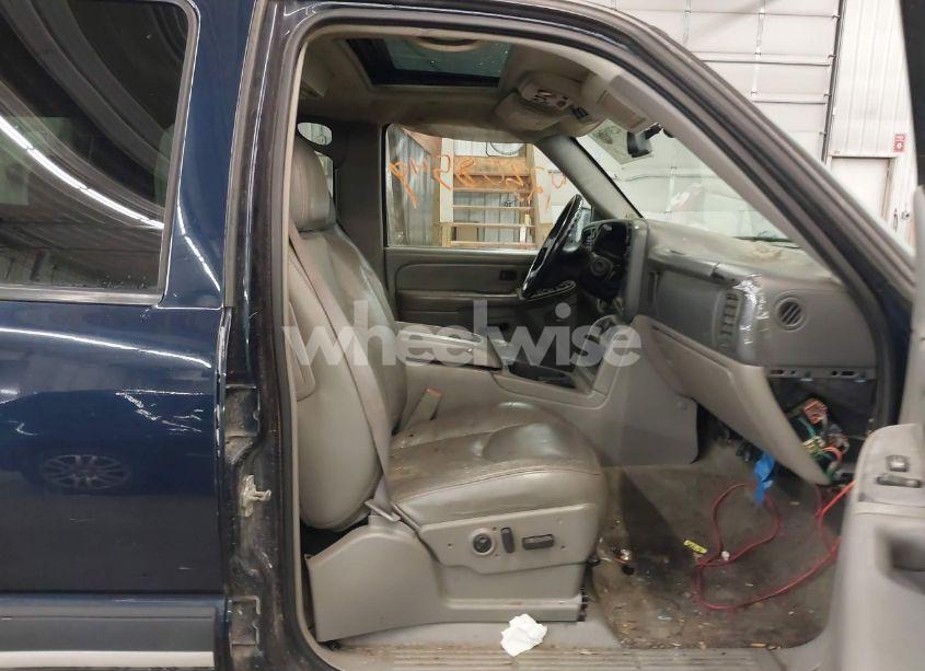 Photo 5 of 2005 Chevrolet Tahoe LT (VIN 1GNEK13T05J152302)