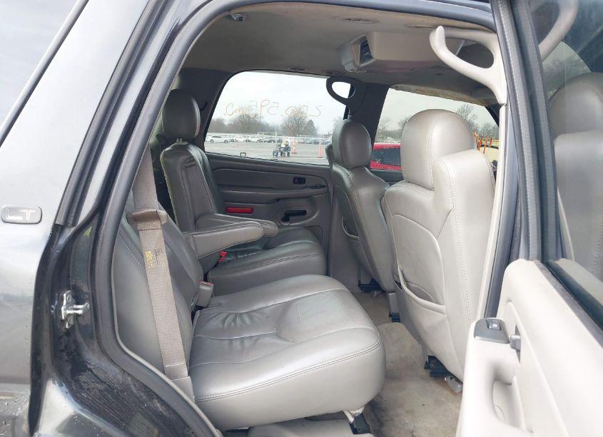 Photo 8 of 2005 Chevrolet Tahoe LT (VIN 1GNEK13T05J180942)