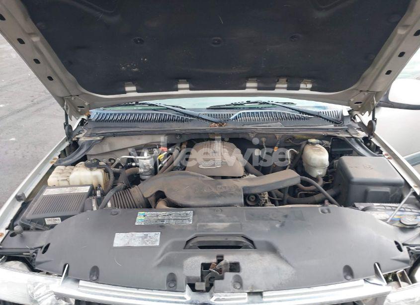 Photo 10 of 2005 Chevrolet Tahoe LT (VIN 1GNEK13T05J197479)