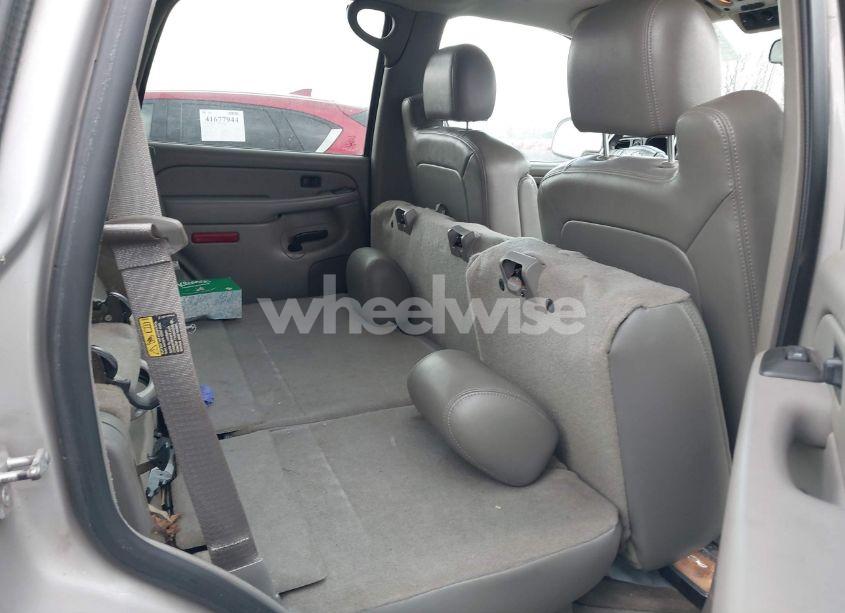 Photo 8 of 2005 Chevrolet Tahoe LT (VIN 1GNEK13T05J197479)