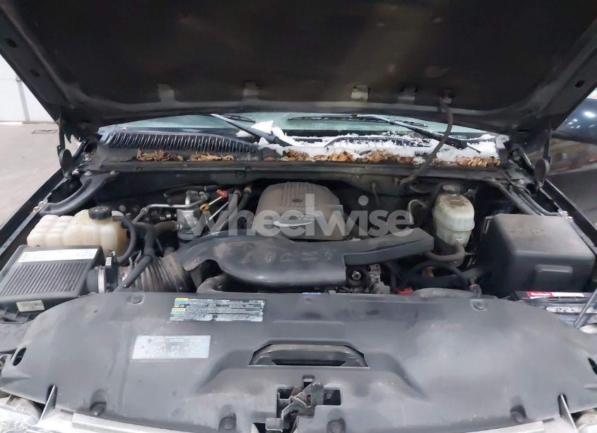 Photo 10 of 2005 Chevrolet Tahoe LT (VIN 1GNEK13T05J200462)