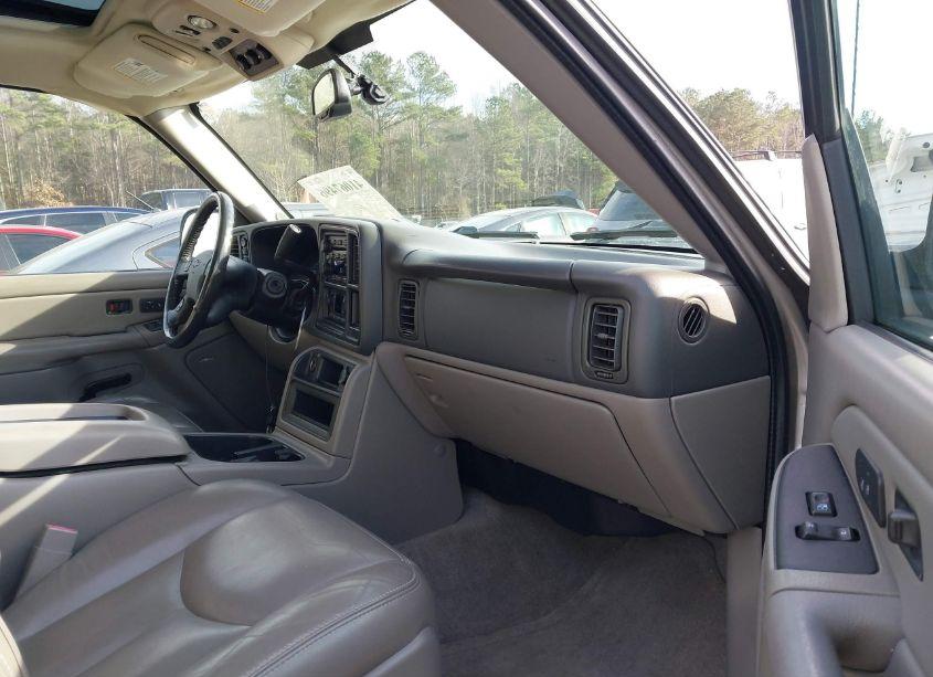 Photo 5 of 2005 Chevrolet Tahoe LT (VIN 1GNEK13T05R139776)