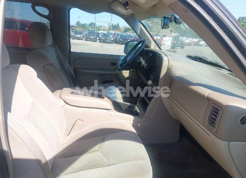 Photo 5 of 2005 Chevrolet Tahoe LS (VIN 1GNEK13T05R150003)