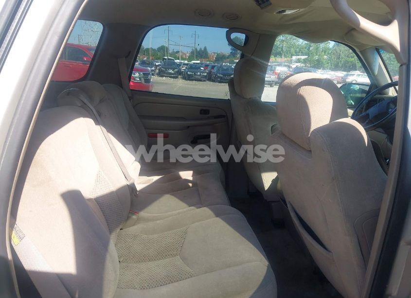 Photo 8 of 2005 Chevrolet Tahoe LS (VIN 1GNEK13T05R150003)