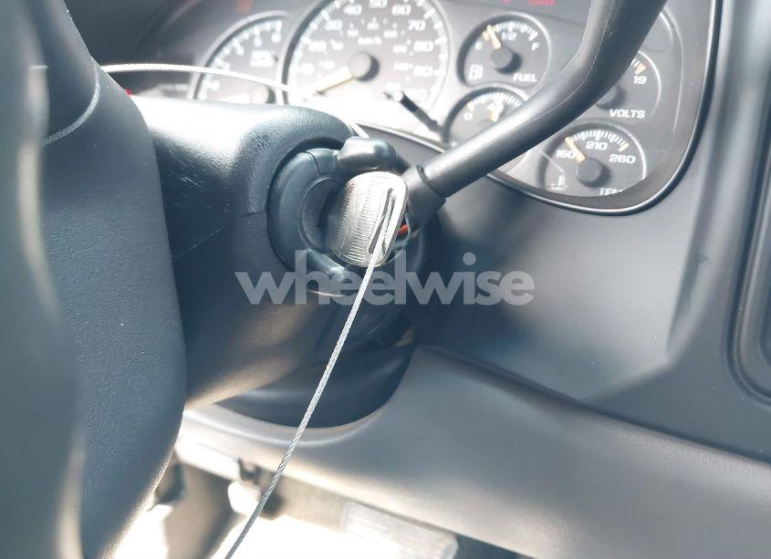 Photo 11 of 2001 Chevrolet Tahoe LT (VIN 1GNEK13T11J144185)