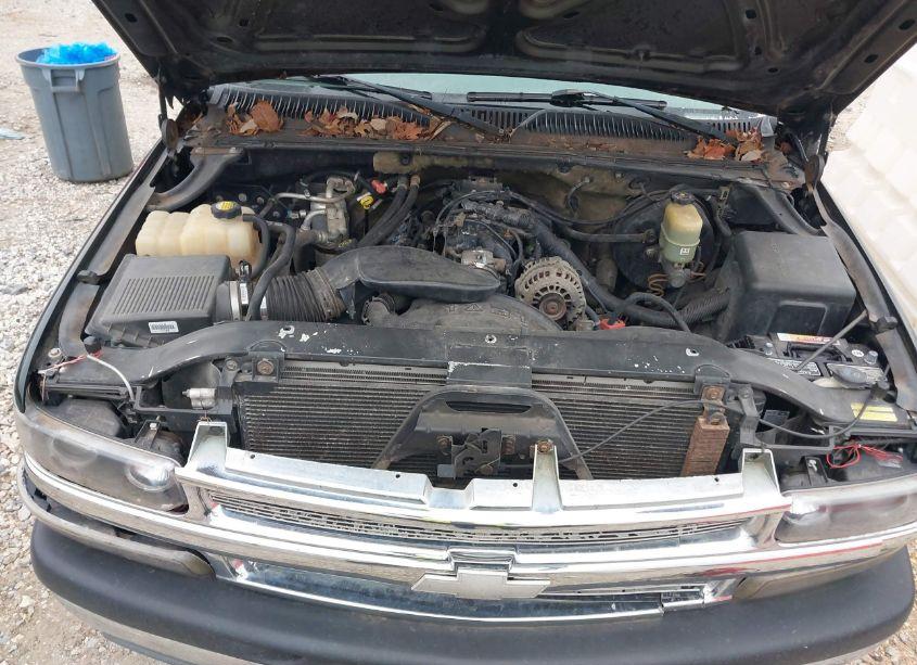 Photo 10 of 2001 Chevrolet Tahoe LT (VIN 1GNEK13T11J146843)