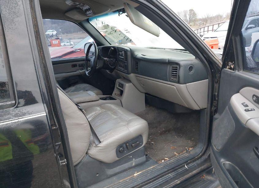 Photo 5 of 2001 Chevrolet Tahoe LT (VIN 1GNEK13T11J146843)