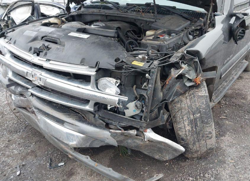 Photo 6 of 2001 Chevrolet Tahoe LT (VIN 1GNEK13T11J317025)