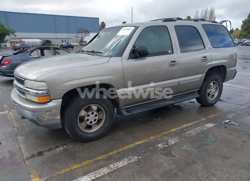 Photo 2 of 2001 Chevrolet Tahoe LT (VIN 1GNEK13T11R220778)