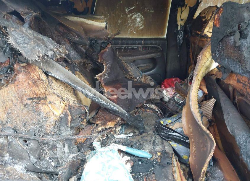 Photo 8 of 2001 Chevrolet Tahoe LT (VIN 1GNEK13T11R220778)