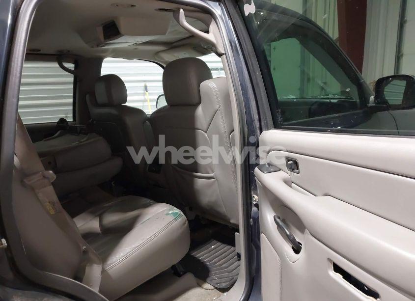 Photo 8 of 2004 Chevrolet Tahoe LT (VIN 1GNEK13T14J195982)