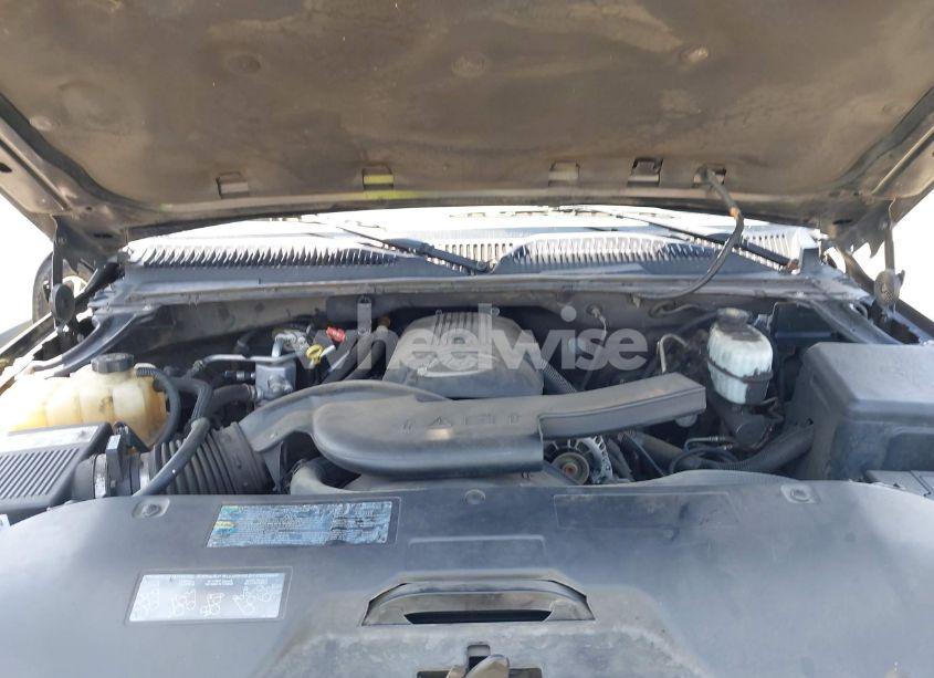 Photo 10 of 2004 Chevrolet Tahoe LS (VIN 1GNEK13T14R169285)