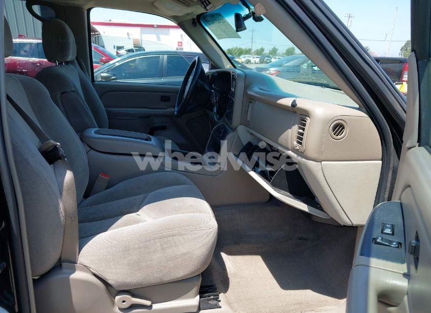 Photo 5 of 2004 Chevrolet Tahoe LS (VIN 1GNEK13T14R169285)