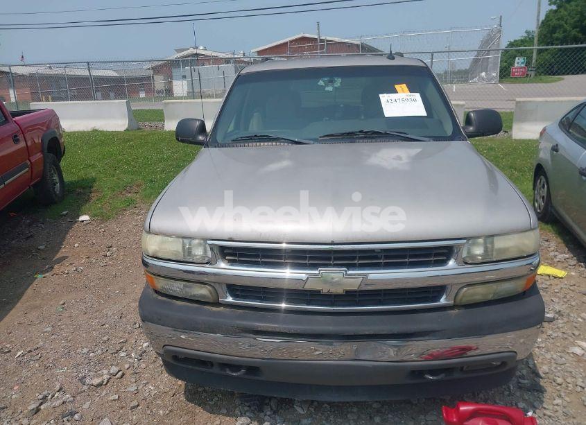 Photo 6 of 2005 Chevrolet Tahoe LS (VIN 1GNEK13T15J110947)