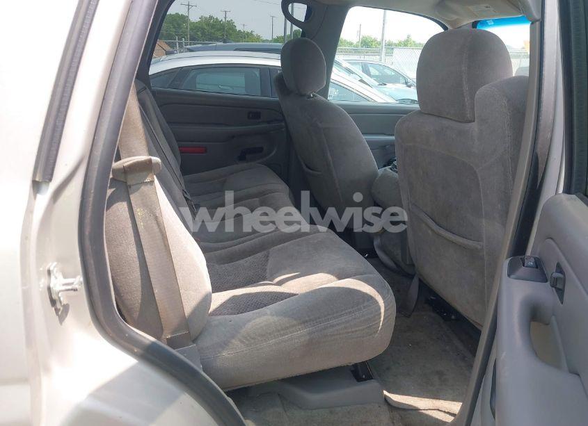 Photo 8 of 2005 Chevrolet Tahoe LS (VIN 1GNEK13T15J110947)