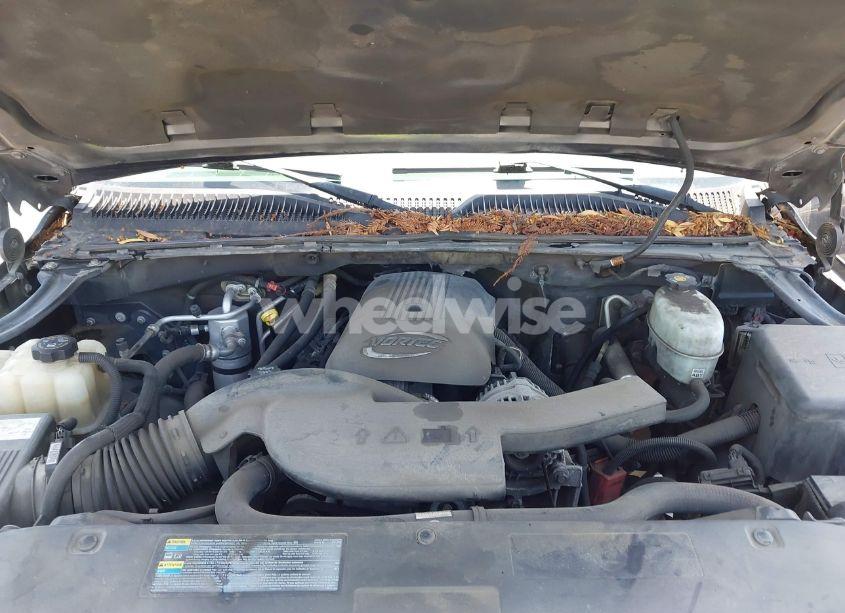 Photo 10 of 2005 Chevrolet Tahoe LS (VIN 1GNEK13T15J263926)