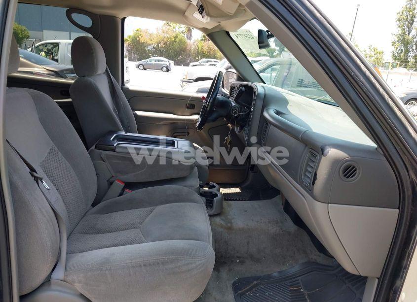 Photo 5 of 2005 Chevrolet Tahoe LS (VIN 1GNEK13T15J263926)