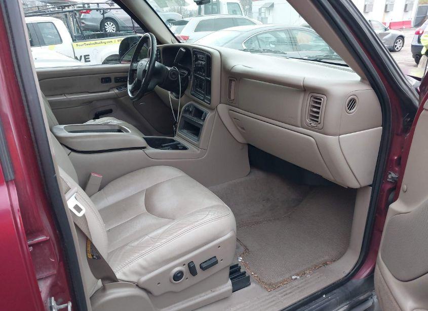 Photo 5 of 2005 Chevrolet Tahoe Z71 (VIN 1GNEK13T15R112103)