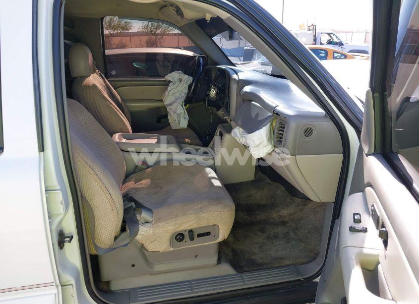 Photo 5 of 2001 Chevrolet Tahoe LT (VIN 1GNEK13T21J264755)