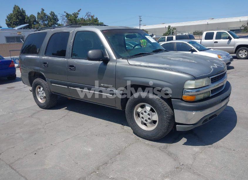 2001 Chevrolet Tahoe LS (VIN 1GNEK13T21J269633) main photo