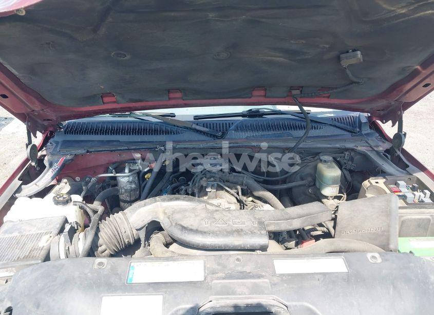 Photo 10 of 2001 Chevrolet Tahoe LS (VIN 1GNEK13T21J295102)