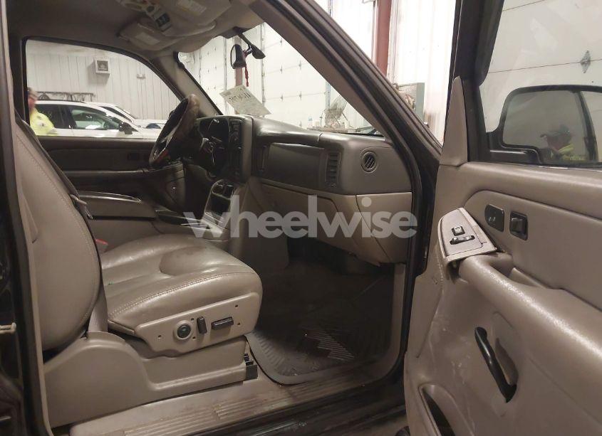 Photo 5 of 2004 Chevrolet Tahoe Z71 (VIN 1GNEK13T24R242907)