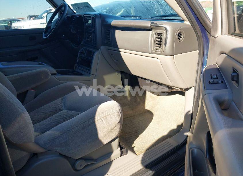 Photo 5 of 2005 Chevrolet Tahoe LS (VIN 1GNEK13T25J105157)