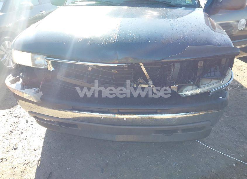 Photo 6 of 2005 Chevrolet Tahoe LS (VIN 1GNEK13T25J105157)