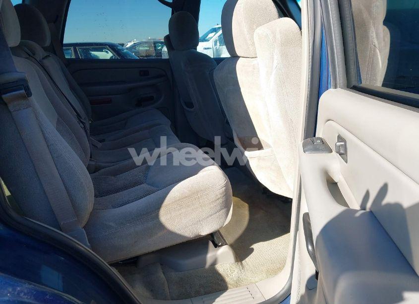 Photo 8 of 2005 Chevrolet Tahoe LS (VIN 1GNEK13T25J105157)