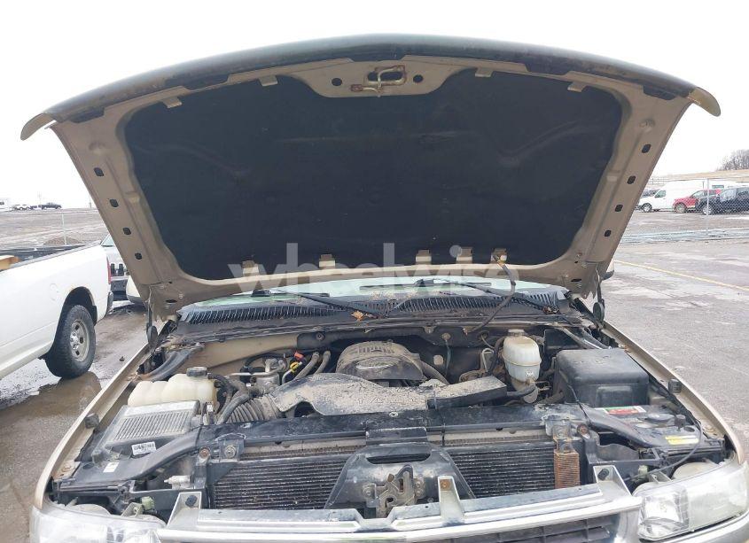 Photo 10 of 2005 Chevrolet Tahoe LT (VIN 1GNEK13T25J143083)