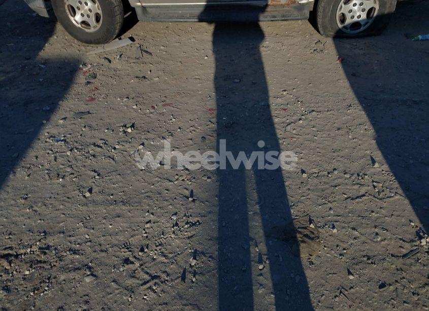 Photo 13 of 2005 Chevrolet Tahoe LS (VIN 1GNEK13T25R236106)