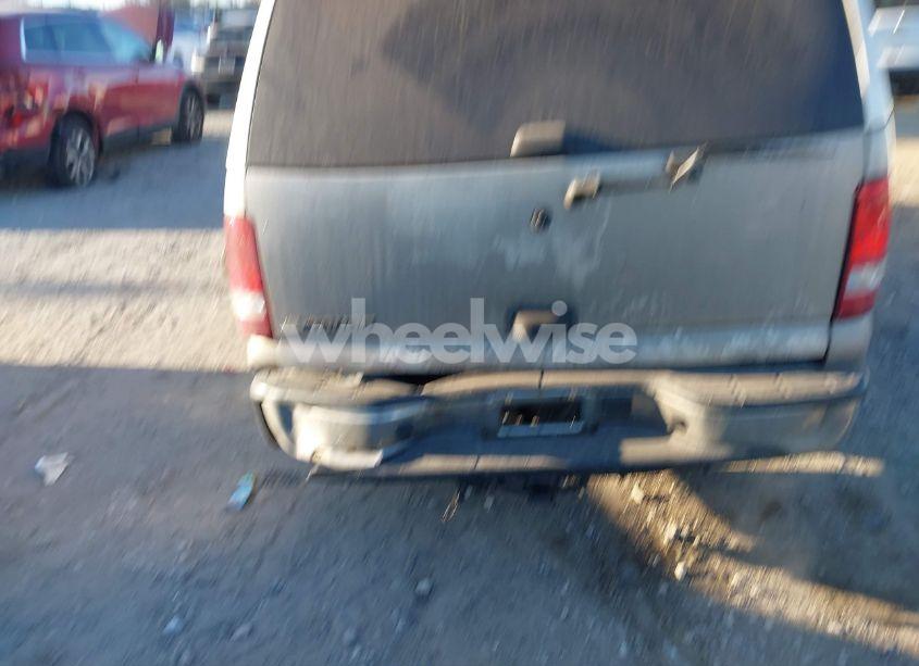 Photo 15 of 2005 Chevrolet Tahoe LS (VIN 1GNEK13T25R236106)