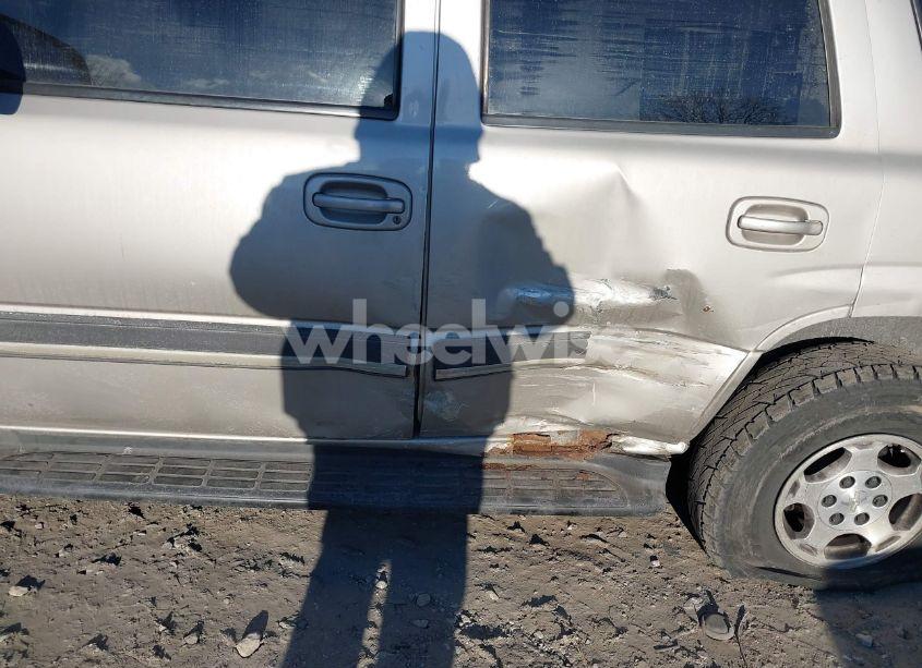 Photo 5 of 2005 Chevrolet Tahoe LS (VIN 1GNEK13T25R236106)