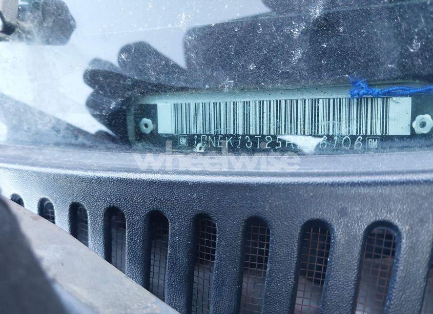 Photo 8 of 2005 Chevrolet Tahoe LS (VIN 1GNEK13T25R236106)