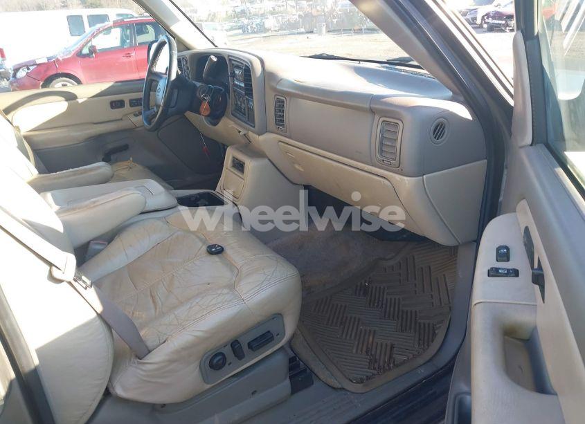 Photo 5 of 2001 Chevrolet Tahoe LT (VIN 1GNEK13T31J119997)