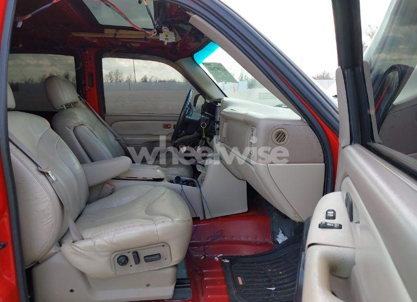 Photo 5 of 2001 Chevrolet Tahoe LT (VIN 1GNEK13T31R136056)