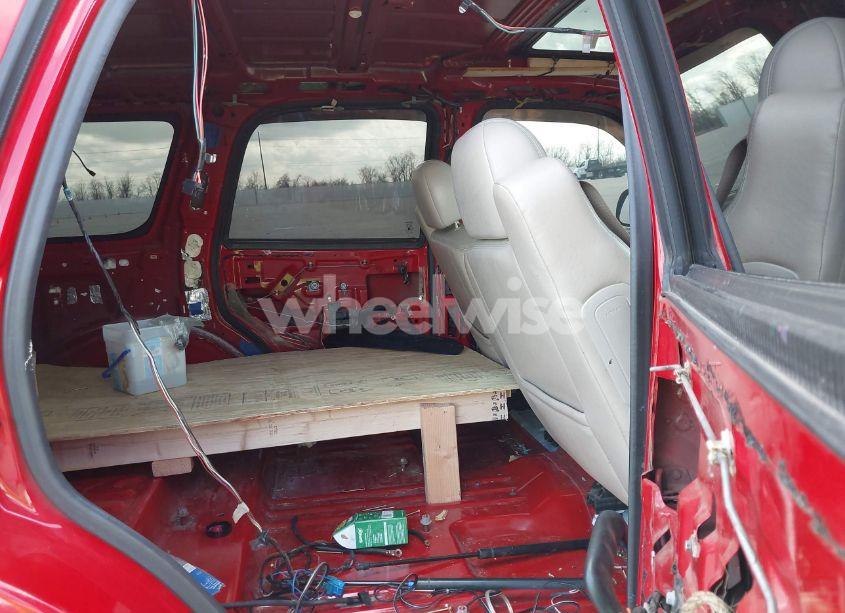 Photo 8 of 2001 Chevrolet Tahoe LT (VIN 1GNEK13T31R136056)