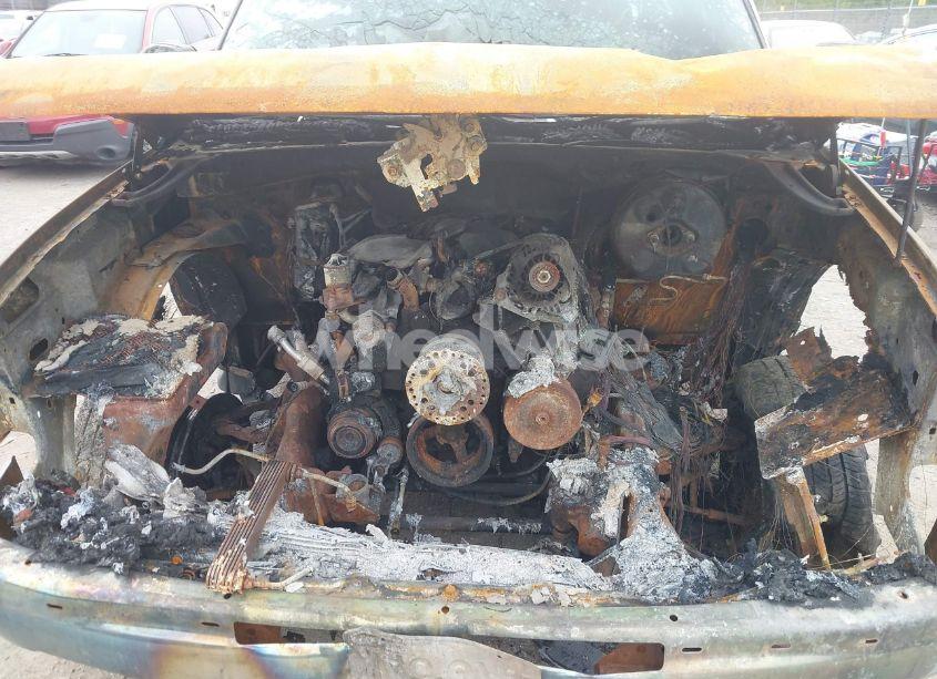 Photo 10 of 2001 Chevrolet Tahoe LT (VIN 1GNEK13T31R172636)