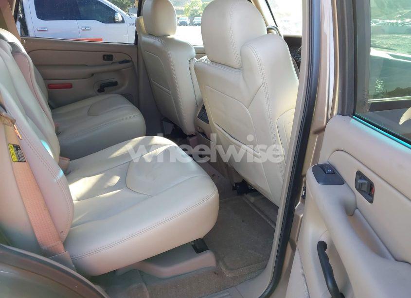 Photo 8 of 2004 Chevrolet Tahoe LT (VIN 1GNEK13T34J261092)