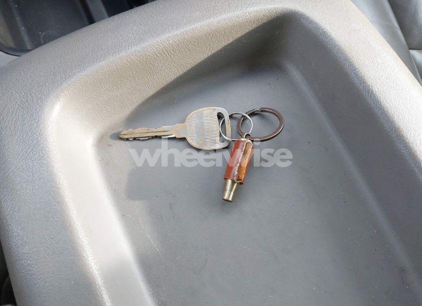 Photo 11 of 2005 Chevrolet Tahoe LS (VIN 1GNEK13T35J196245)